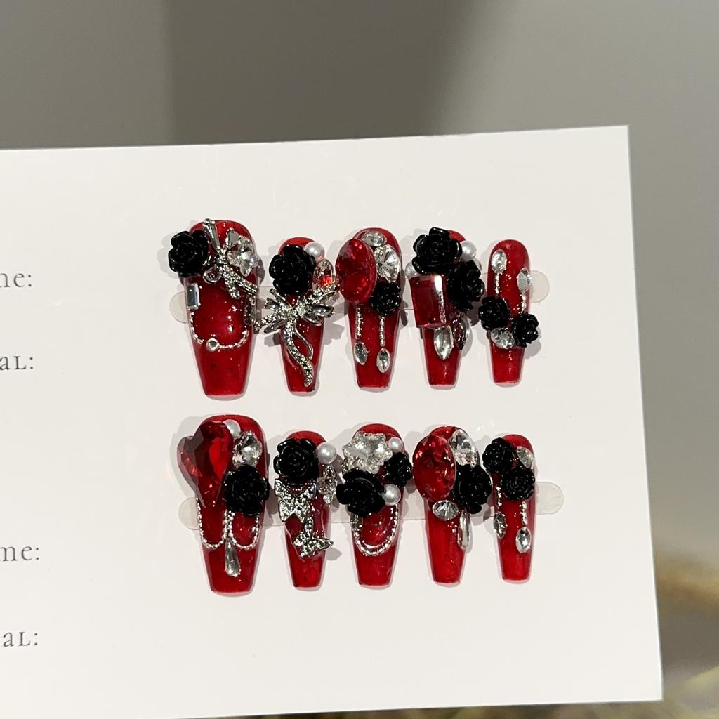 Красные Средние Ногти Гроб Накладные Ногти Квадратные Искусственные Ногти Французский Кончик Клей на Ноготь с Дизайном Многоразовые Ложные Акриловые Ногти Полное Покрытие Наклейки для Ногтей для Женщин