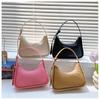 Fashionable Medium-sized Crossbody Bag With Magnetic Closure For Everyday Use