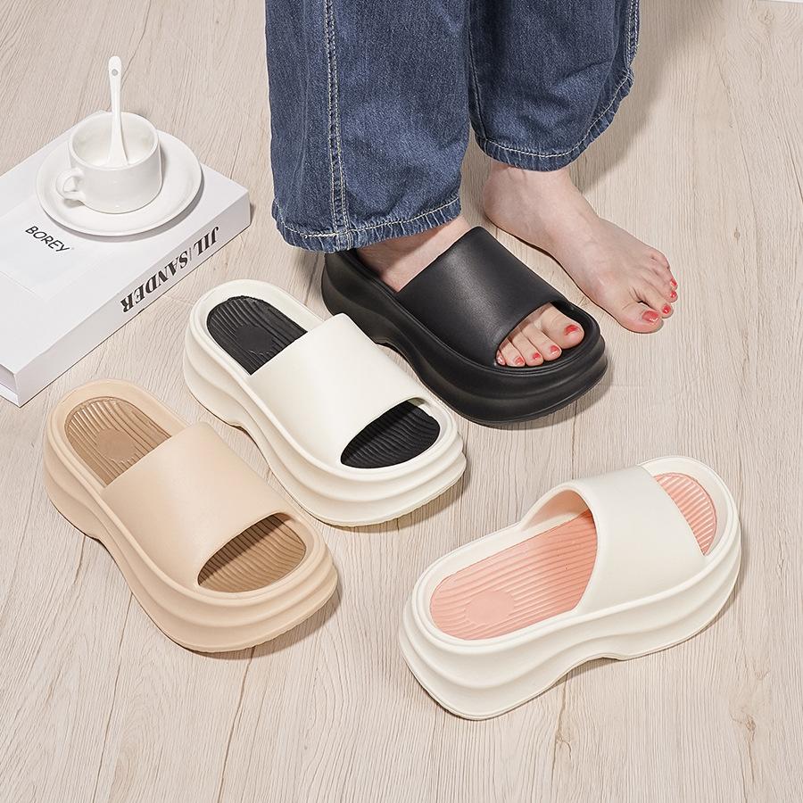 Новые летние женские сандалии на платформе, пляжные тапочки на каблуке, модные удобные шлепанцы на плоской подошве, уличная мягкая домашняя обувь с облаками