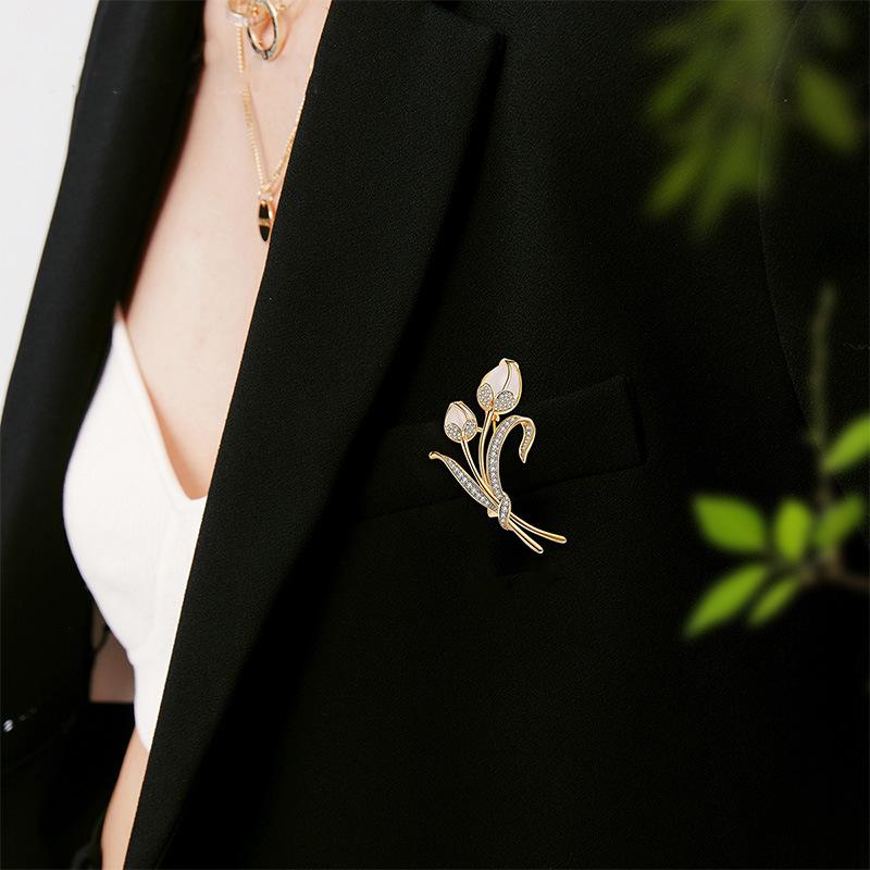 Sen Natural Feng Shui Rhinestone Opal Tulip Brooch Маленькая свежая мода Темперамент трендовые аксессуары женские