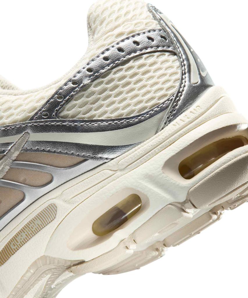 Nike Air Max Moto 2K W - Бледно-слоновая кость:Серебристый металлик:Светлый древесно-коричневый:Парус / Hq2056-108