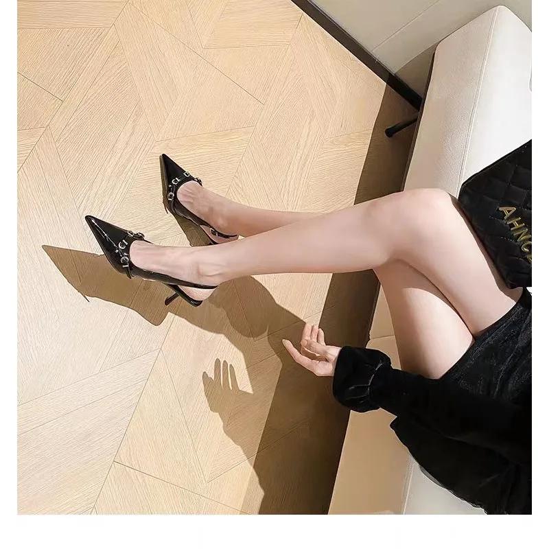 2024 Ladies Summer New Fashion Metal Buckle Designer Sexy Pointed Sandals Outdoor Casual Party Wear Women High Heels Zapatos