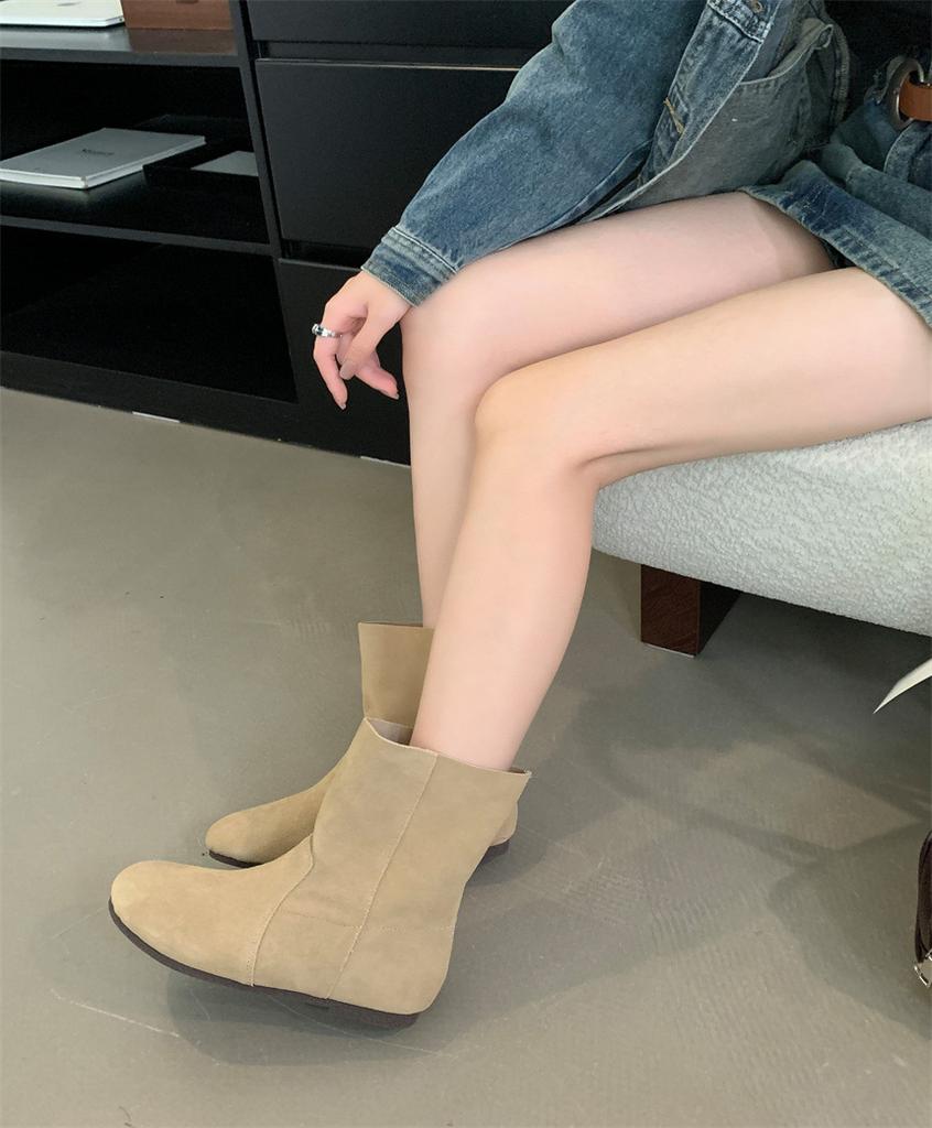 2025 Autumn and Winter New Large Size Soft-soled Comfortable Boots Round Head Solid Color Fashion Boots Flat Bottom Temperament Versatile Women