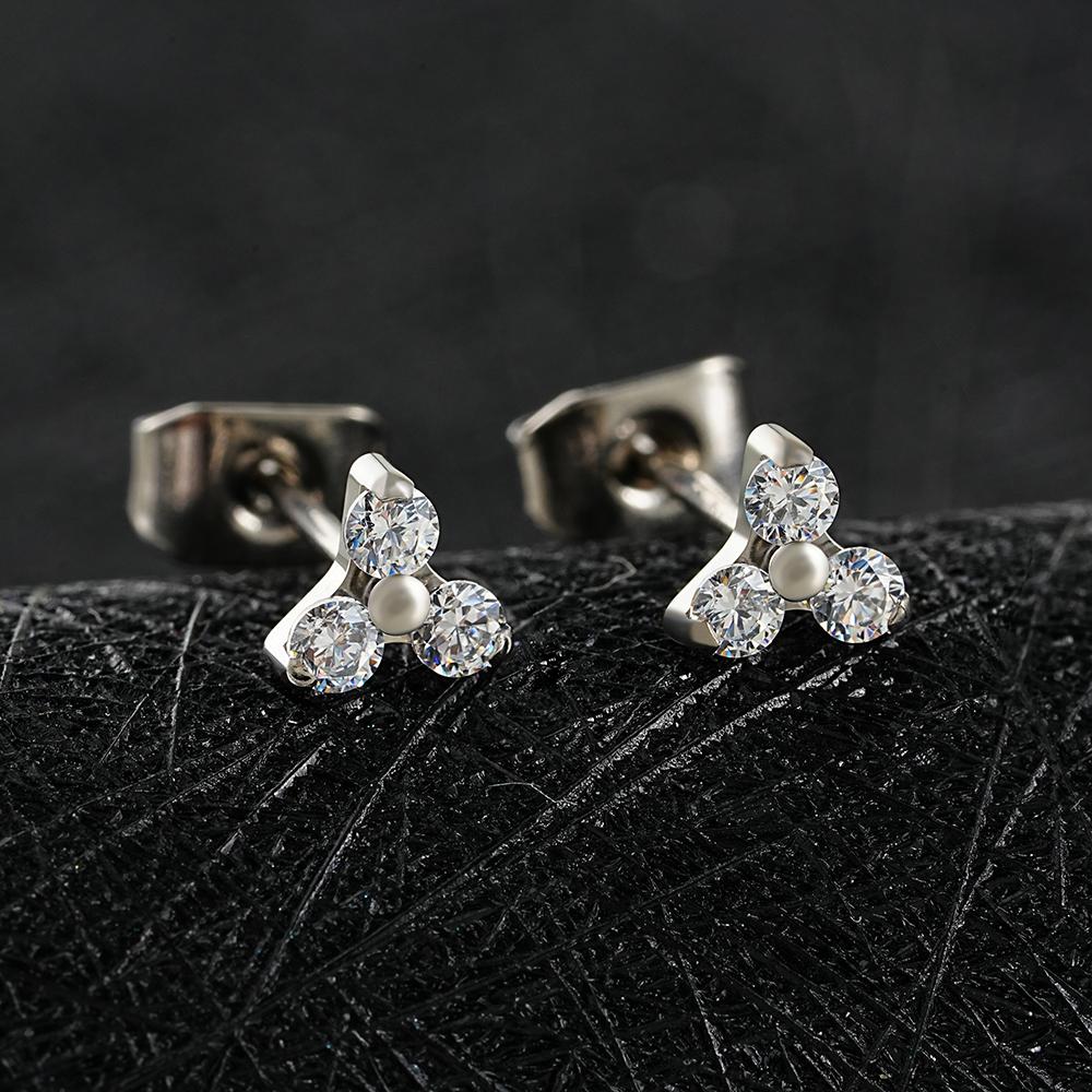 1 Pair Right Grand ASTM F136 Titanium 20G Trinity CZ Stud Earrings Simple Hypoallergenic Triple Flower Cartilage Earring Set