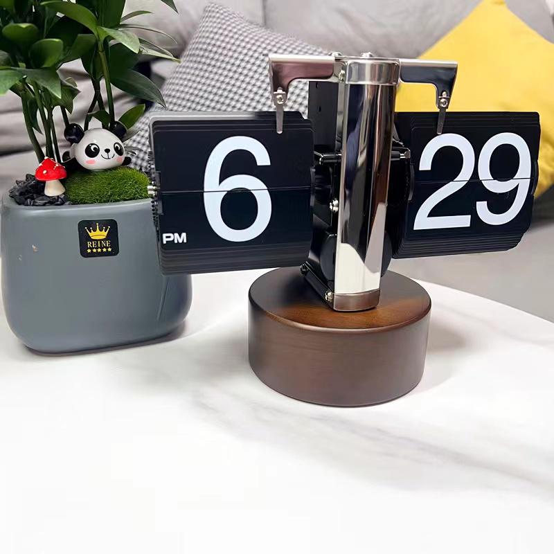 Creative Retro European Automatic Mechanical Desk Clock - Modern Simple Living Room Ornament