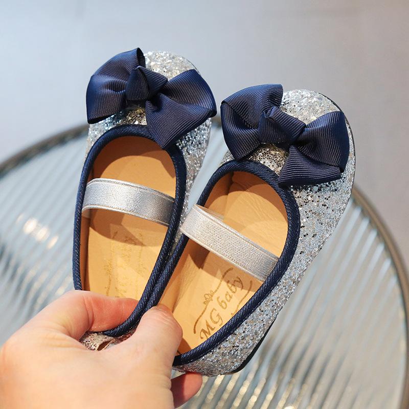 Повседневная обувь для девочек, детские туфли на плоской подошве, блестящие кожаные туфли принцессы, детские мюли с бабочкой и пайетками, модные новинки 2024 года для вечеринок, балетки