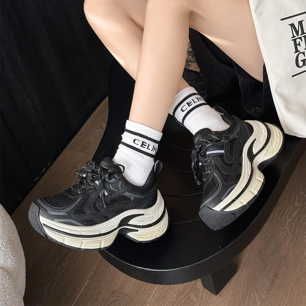 2025 осень и зима новая толстая подошва увеличивающая рост женская универсальная повседневная обувь модная спортивная одинарная обувь трендовая обувь удобные кроссовки для папы