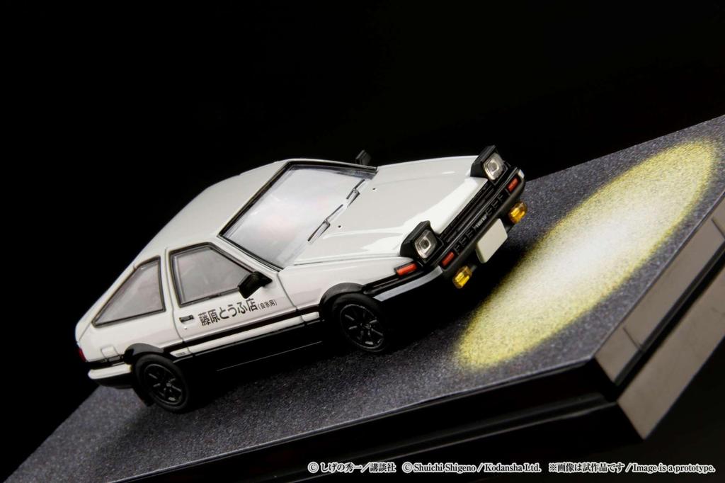 Модель HJ64 Toyota Sprinter Trueno GT APEX Initial D с двигателем от Ватару Акияма. Завершенное изделие 1/64 (АЕ86) /