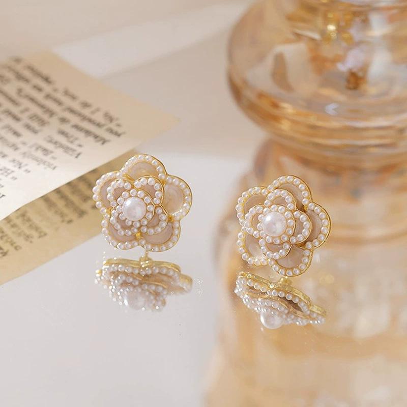 Light Luxury Exquisite Micro-inlaid Zircon Flower Earrings Elegant High-end Pearl Stud Earrings Niche Design Temperament Earrings