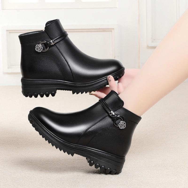 Зимние меховые интегрированные хлопковые туфли для мамы, бархатные, на плоской подошве, женские короткие ботинки, нескользящие шерстяные туфли, средний и пожилой возраст, большой размер, женская обувь