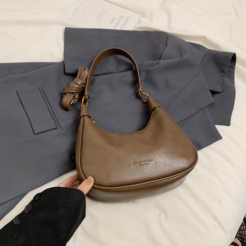 New versatile underarm bag women's 2025 autumn and winter casual women's messenger bag retro fashion oil wax leather shoulder bag