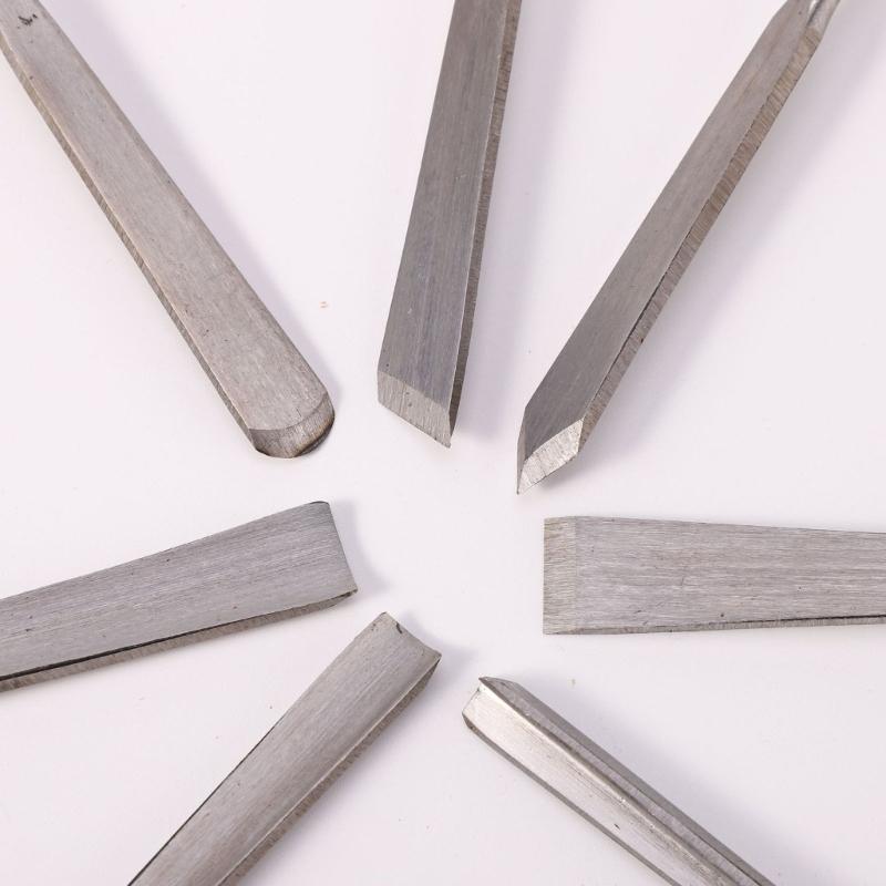 Полный набор из 16 резцов для резьбы по дереву включает стамески из углеродистой стали, напильники, молоток, портативную сумку для хранения.