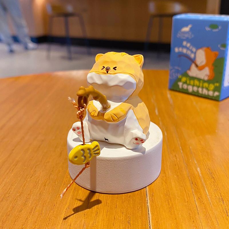 Игрушка-фигурка кота из смолы с мотивом рыбалки в качестве подарка на свадьбу или день рождения