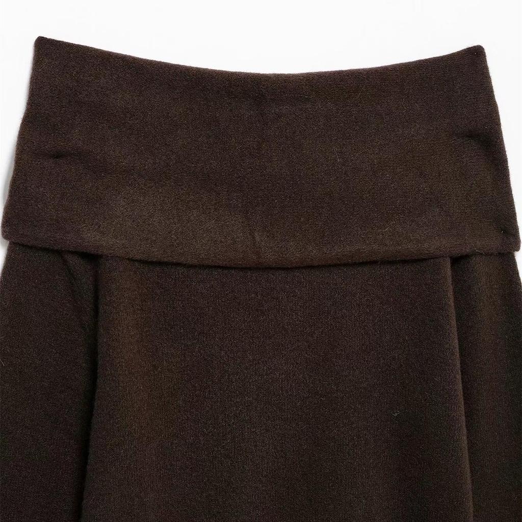 Весна 2025 Женский трикотаж с открытыми плечами и горловиной с подвернутым краем