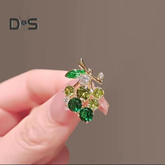 Women Brooch Floral Decor Stainless Hollow Exquisite Vintage Anti-slip Wear-resistant Coat Collar Hat Scarf Decoration Clothes Pin Garment Jewelry