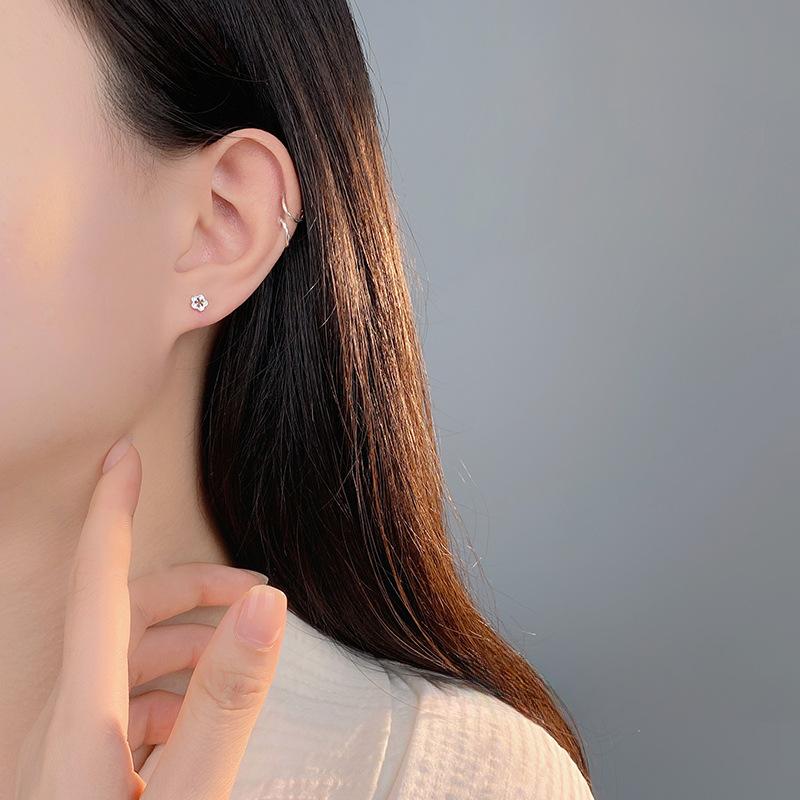 Light Luxury Hollow Flower Earrings for Women with Niche High-end Design New Earrings