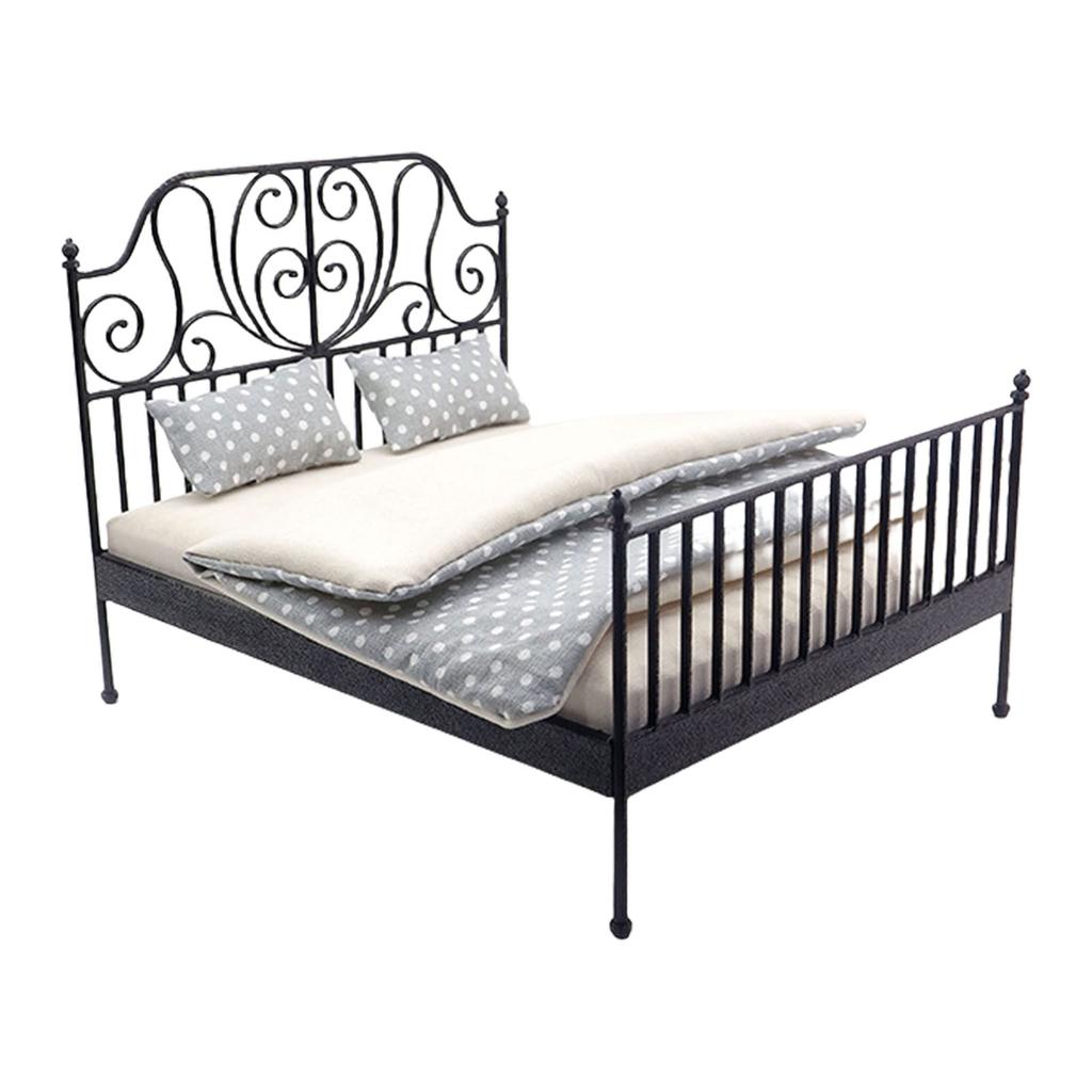 Миниатюрная двуспальная железная кровать в масштабе 1/12 со съемным постельным бельем, модель кукольного домика, реквизит для сцены, украшение для крафт-проекта