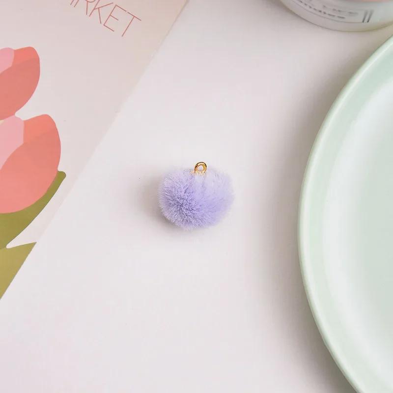 Брелок для ключей в виде разноцветного плюшевого шарика с молочным кулоном, абажуром в виде макарон и вращающейся пряжкой.