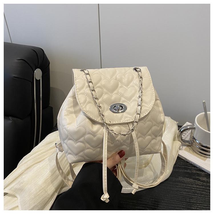 Маленький свежий и модный рюкзак для выхода в свет и шопинга, новинка 2025 года, однотонный, текстурированный, с модной цепочкой, с ромбовидной стежкой, с двумя лямками