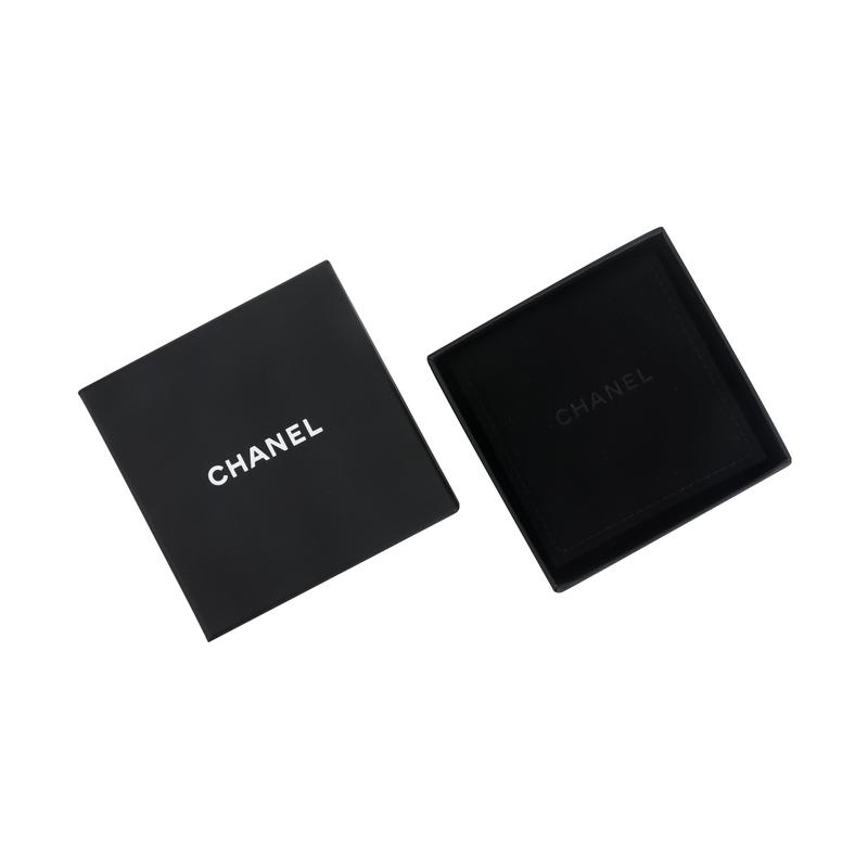 Chanel Брошь-буква золотая со стразами женская золотая
