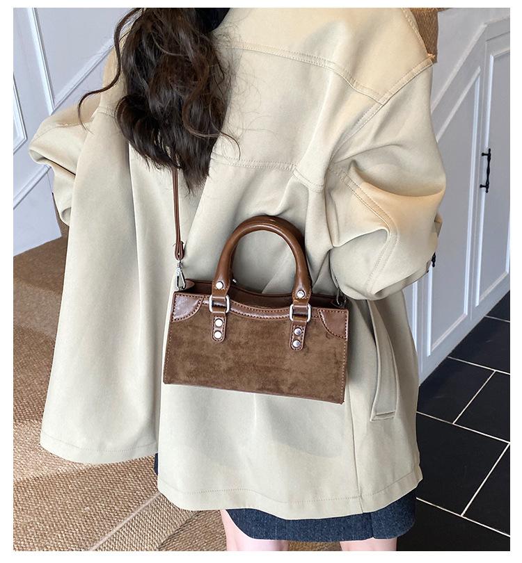 Премиальная сумка ручной работы, портативная маленькая квадратная сумка, женская, 2025 новая, ретро-мода, универсальная матовая сумка-мессенджер, сумка на плечо