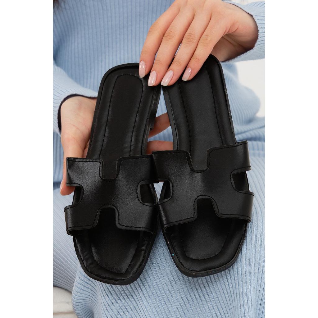 Желто-коричневые женские тапочки с открытой передней и боковой частью. Уличные и домашние тапочки.