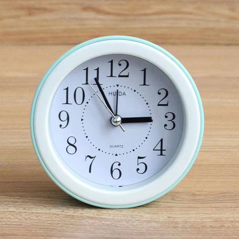 Бесшумный будильник с крупными символами для студентов, дома или спальни.