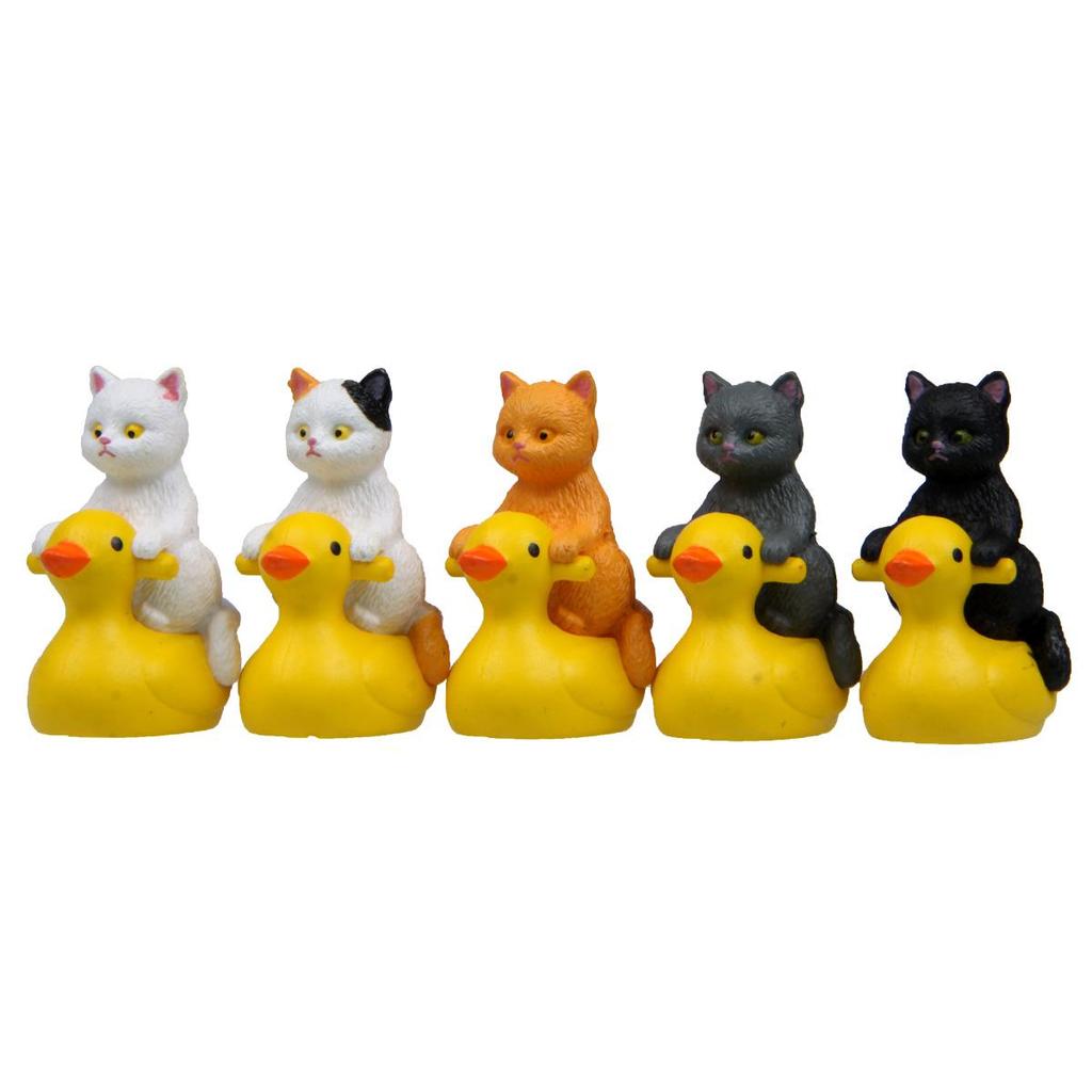 Игривая кошка и котенок, фигурки: Ручная роспись декора «Микро-пейзаж» с 5 фигурками, сидящими на желтых уточках.