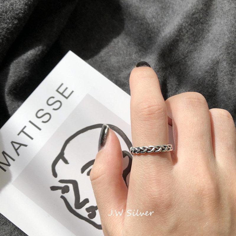 Trendy Minimalist Korean Vintage Stacking Rings for Women - Influencer-Approved Light Luxury Style.