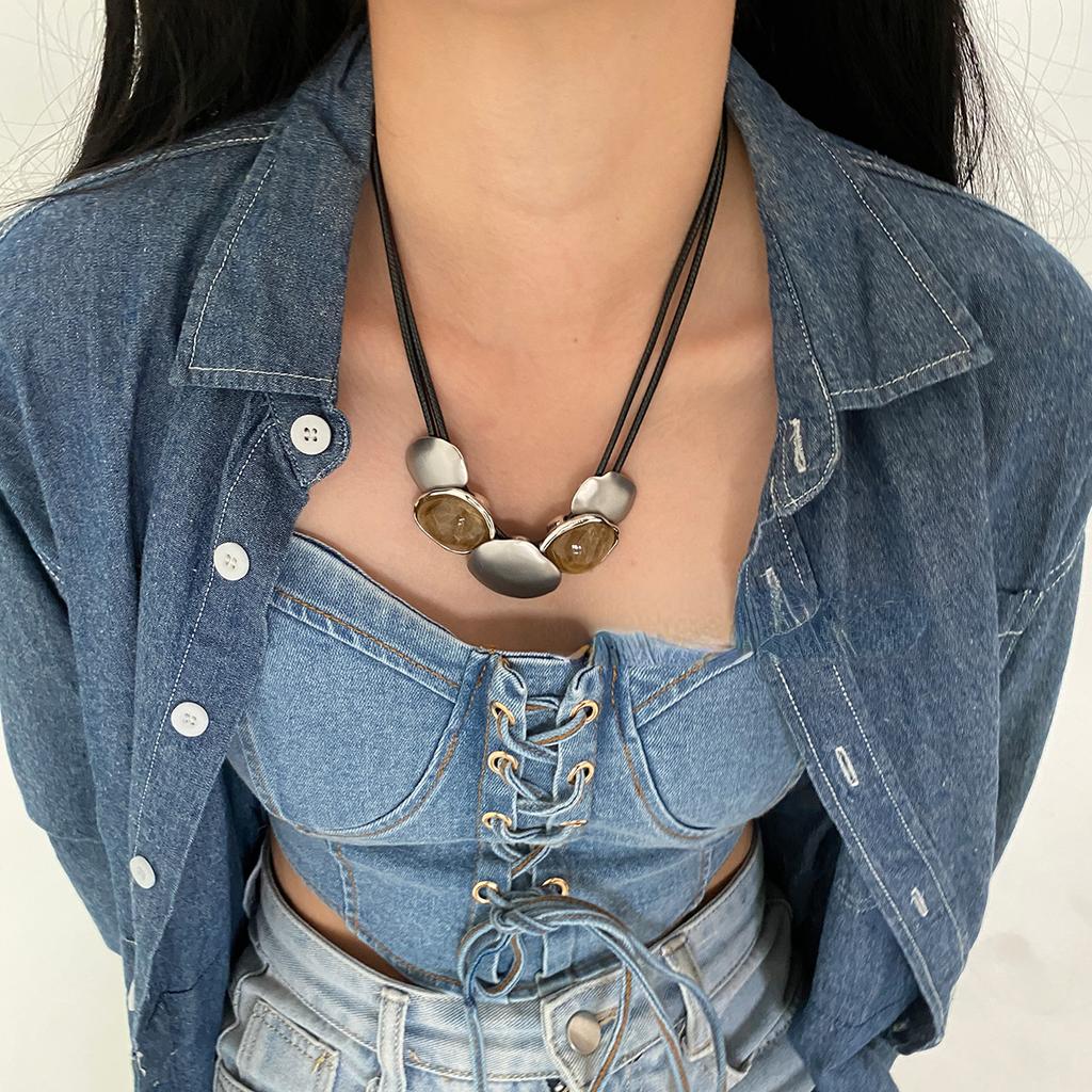 2023 Four Seasons Pendant Retro Accessory Long Ethnic Style Leaf Simple Accessories Pendant 69 MIT