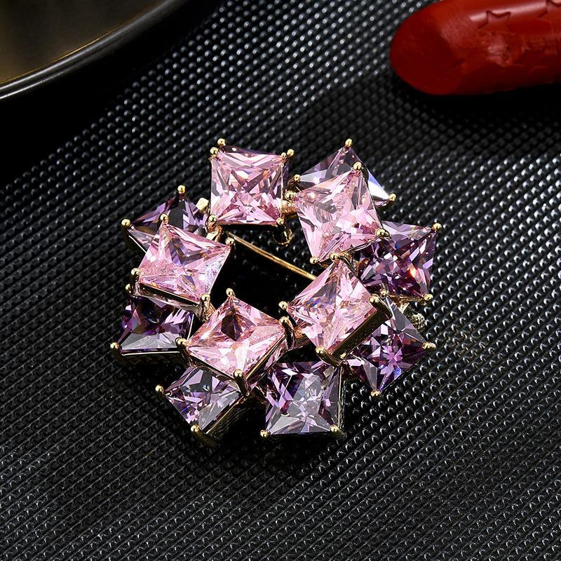 Exquisite Minimalist Zircon Wrapping Brooch Temperament Versatile Luxury Sweater Suit Clothes Decorative Corsage