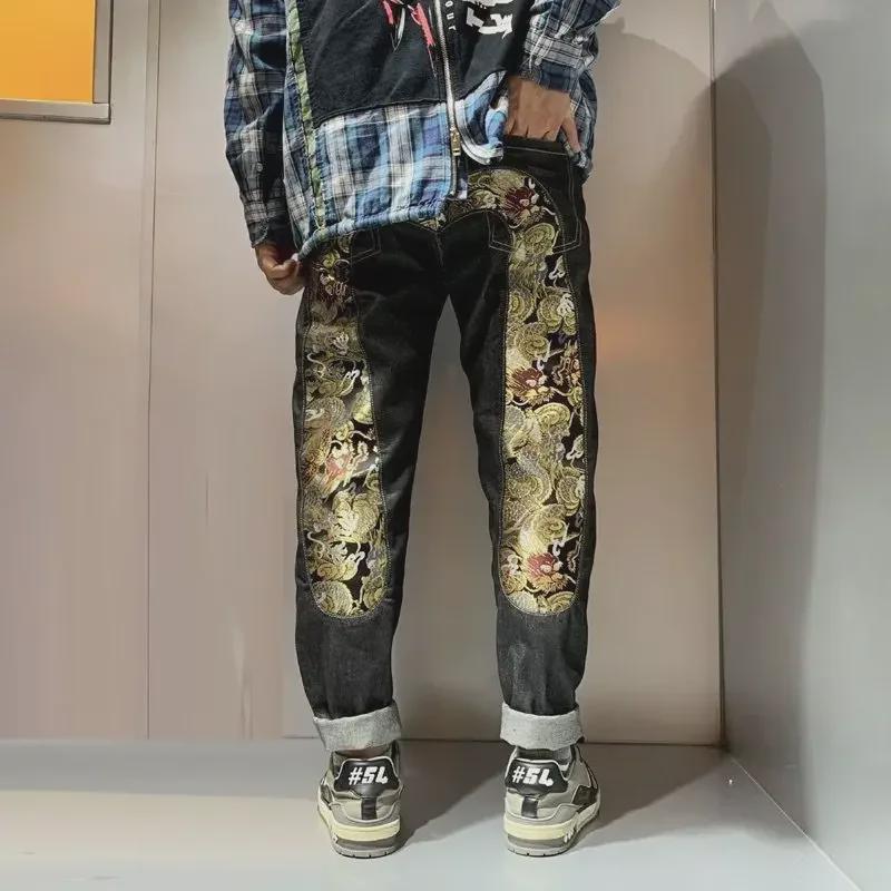 Мужские узкие прямые джинсы с большой вышивкой «М» — свободный, повседневный, в стиле National Trend