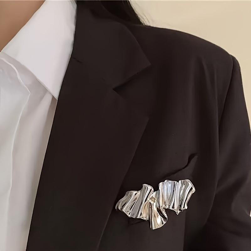 Exaggerated Pleated Wave Brooch for Women, Elegant Light Luxury Fashion Pin, Versatile Daily Commute, Banquet, Party, Gift Family/Friends