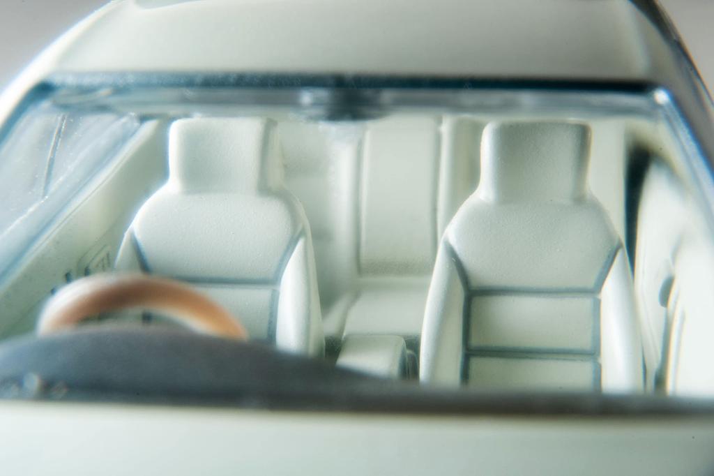 Tomica Limited Vintage Neo Nissan Laurel Twin Cam 24V Turbo Medalist Club L Finished Product 315117 1/64 LV-N238b White/Gold