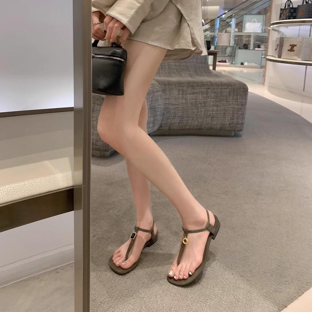 Su Yinyin has the same retro mandarin duck design gold buckle T with toe flat sandals women's round head versatile open-toed sandals