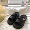 Тапочки женские летние новые пляжные премиальные сандалии на высокой черной платформе, сандалии-маффины в нише