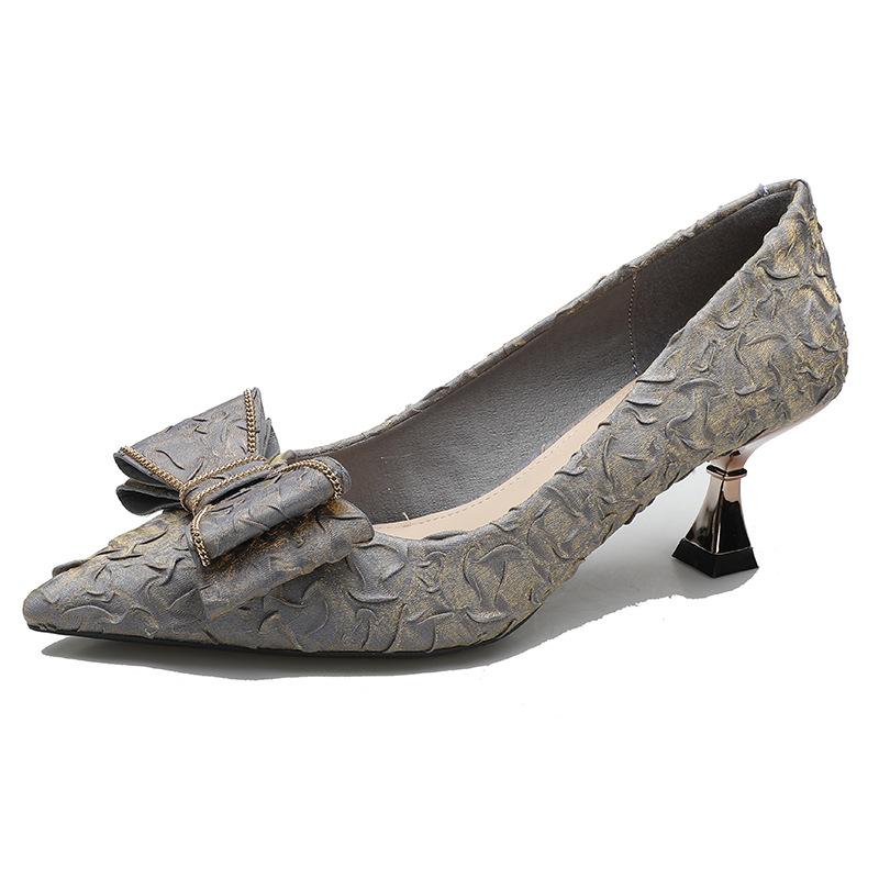 Туфли-лодочки и туфли-лодочки на низком каблуке для женской коллекции 2025 года, новые туфли с острым носком и высоким каблуком с легким вырезом, корейская версия темпераментных туфель-лодочек на низком каблуке