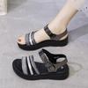Большие размеры 36–41, новые летние женские туфли на плоской подошве с пряжкой, черные, серебристые туфли на плоском каблуке для женщин, повседневные сандалии на платформе для взрослых