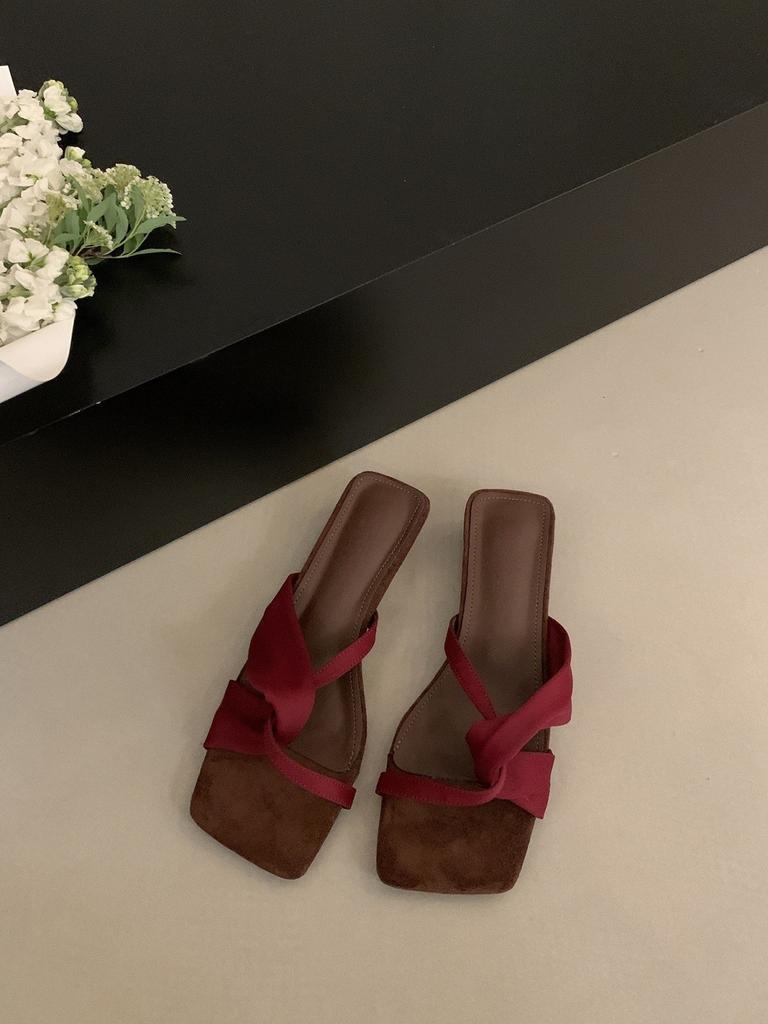 French Niche Design Thick Heel Cool Slippers Women's Outer Wear 2025 Summer New Square Head Open Toe Middle Heel Sandals