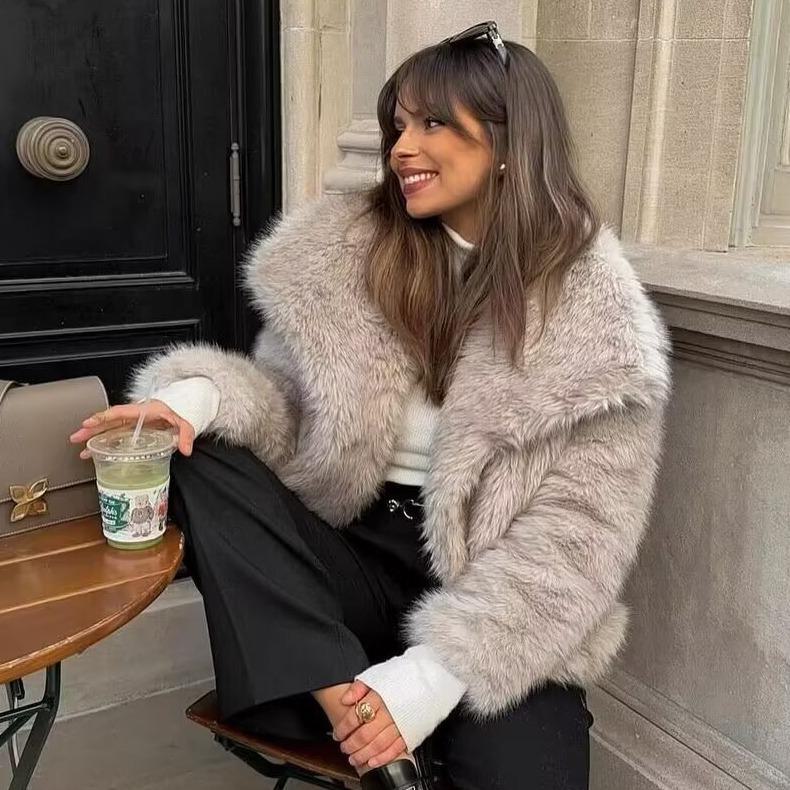 Зимняя женская мода 2023 года, свободное пальто с меховыми лацканами — стиль европейских и американских знаменитостей (А14001)