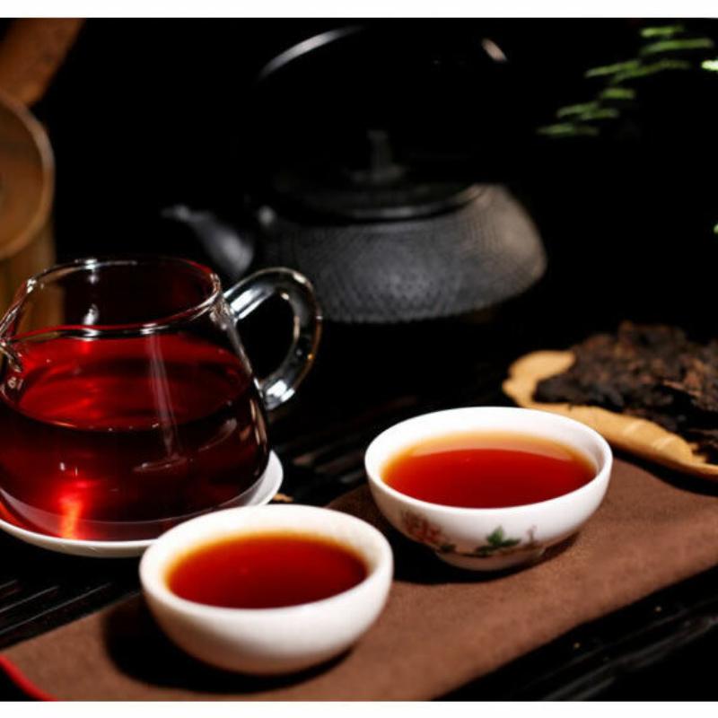 Чайный торт Yunnan Menghai Banzhang Tribute Golden Buds Pu'er 2018 357г Спелый пуэр