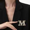 Брошь Буква М Всесезонная Универсальная Сплав Корсажная Булавка для Мужчин и Женщин Высококлассная Высококлассные Аксессуары для Одежды Сумки Шарфа Брошь