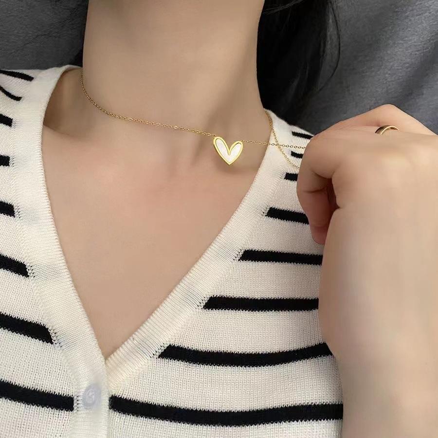 Ожерелье Wind Gold Love Женская мода Легкая роскошь Цепочка на ключицу Персонализированный дизайн Простое ожерелье