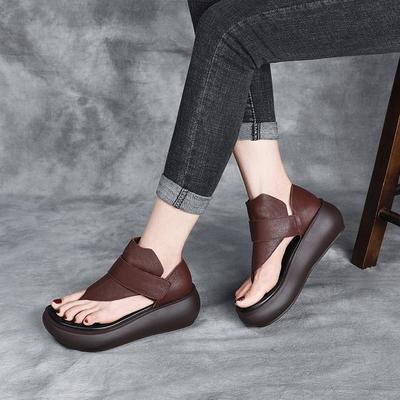 Модные женские сандалии Med Outside Мягкая женская обувь 2025 Летние клоги на каблуке Вьетнамки Платформа Средний Девушки Толстые Модные Низкие Корректирующие V