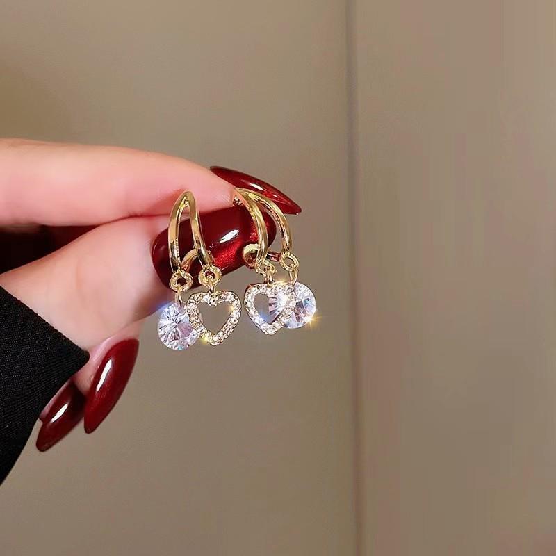 Серьги-гвоздики в корейском дизайне из серебра S925 в форме сердца для женщин - Стильные микро-инкрустированные пусеты