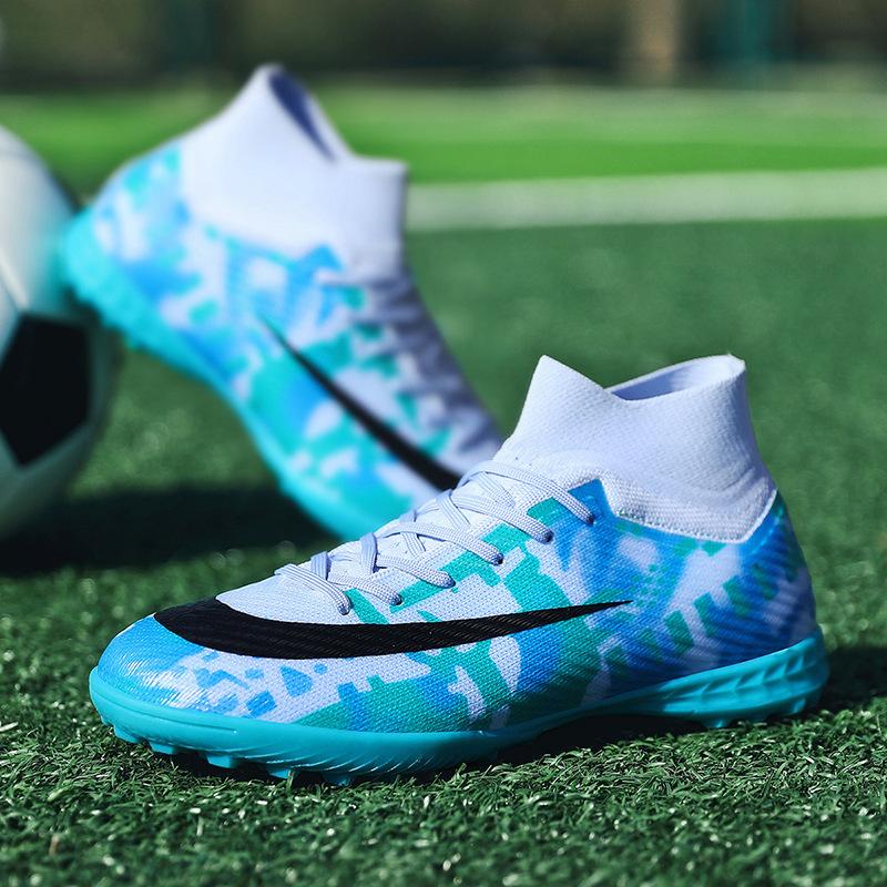 Футбольные бутсы Spike Traction — цепкие, износостойкие, бесшовные футбольные бутсы для тренировок на травяном покрытии и на открытом воздухе