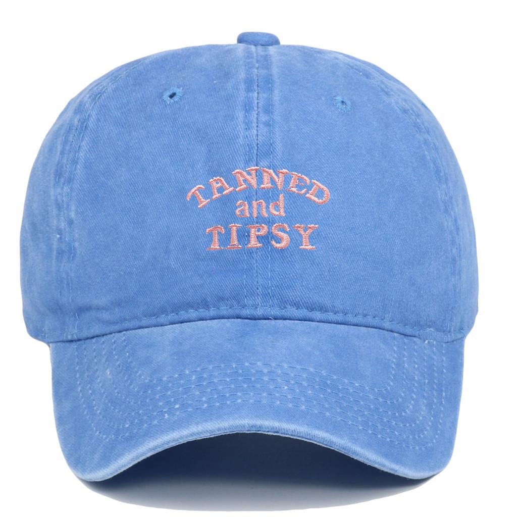 Хлопковая бейсболка с вышивкой "Tanned And Tipsy" и регулируемой посадкой для лета