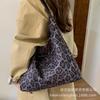 Сумка с леопардовым принтом женская большой вместимости 2025 новая осенне-зимняя для отдыха через плечо сумка для мамы и ребенка универсальная рабочая сумка-тоут для поездок