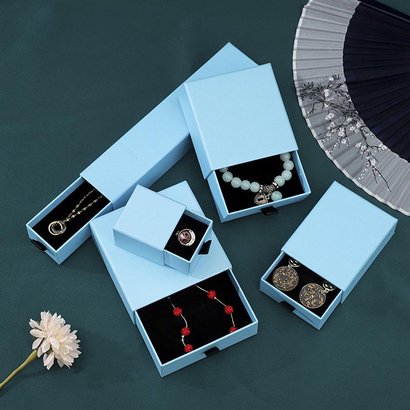 Черная шкатулка для украшений для колец, ожерелий, серег, кулонов и браслетов - Элегантная подарочная упаковка