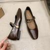Французские ретро туфли Мэри Джейн на цепочке женские 2025 весна новая темпераментная модель с неглубоким вырезом, квадратным носком и плоской подошвой